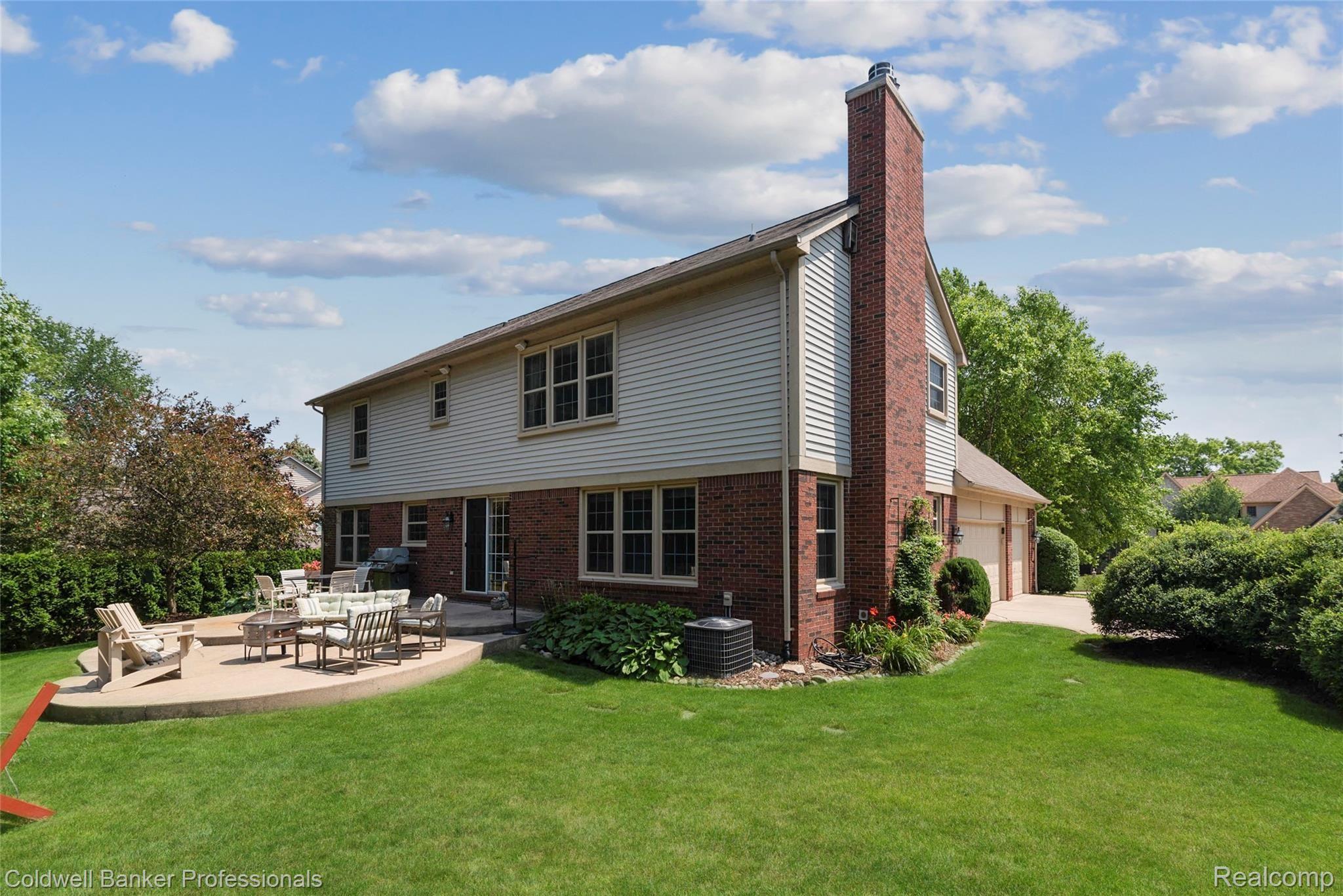 1040 Indianpipe Road Lake Orion, MI 48360 - Photo 35 of 41 Great Outdoor Living Space!