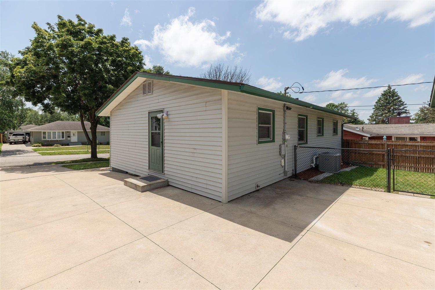 1823 18 1/2 Street Northwest Rochester, MN 55901 - Photo 28 of 36