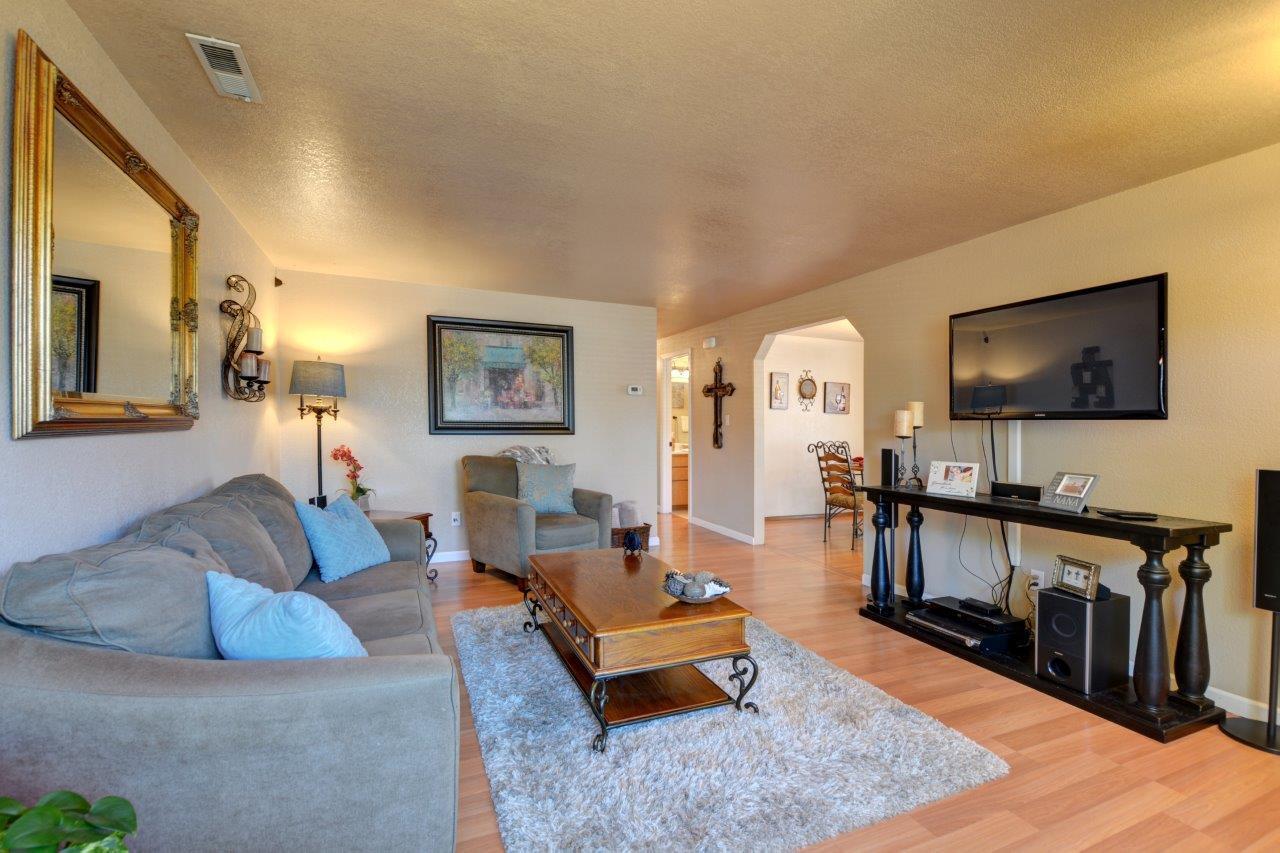 522 Daniel Street Central Point, OR 97502 - Photo 12 of 26 Pic 4