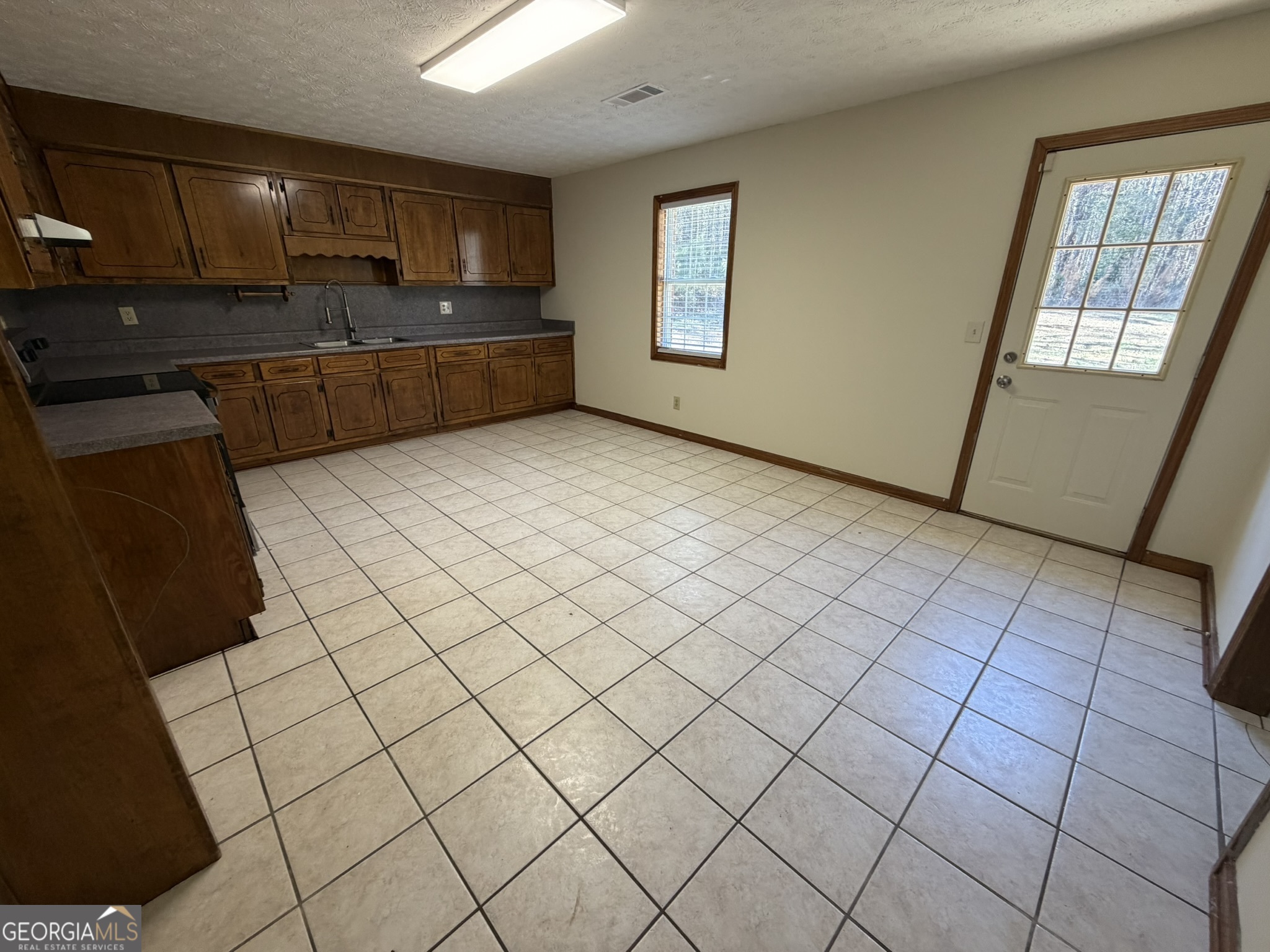 2939-h D H D Atha Road Covington, GA 30014 - Photo 7 of 28