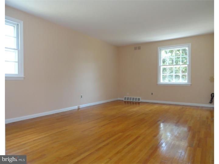 8815 Wainwright Road Wyndmoor, PA 19038 - Photo 13 of 19 Bedroom - Main