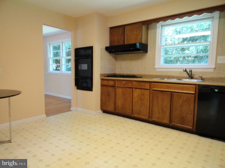 8815 Wainwright Road Wyndmoor, PA 19038 - Photo 10 of 19 Kitchen