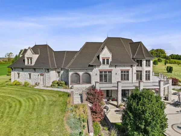 $2,700,000 | N1179 County Rd Q, Watertown, WI 53098