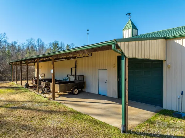 a view of house with a yard