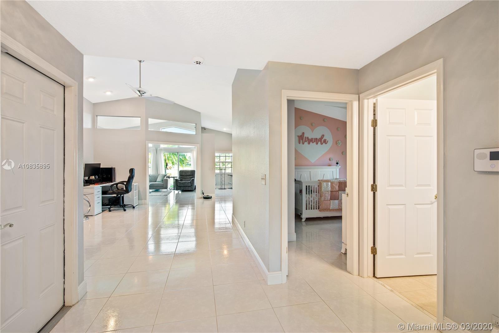 10532 Plainview Circle Boca Raton, FL 33498 - Photo 4 of 42