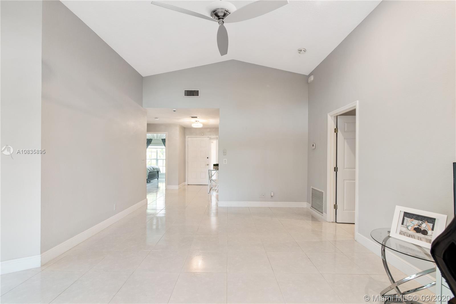 10532 Plainview Circle Boca Raton, FL 33498 - Photo 5 of 42