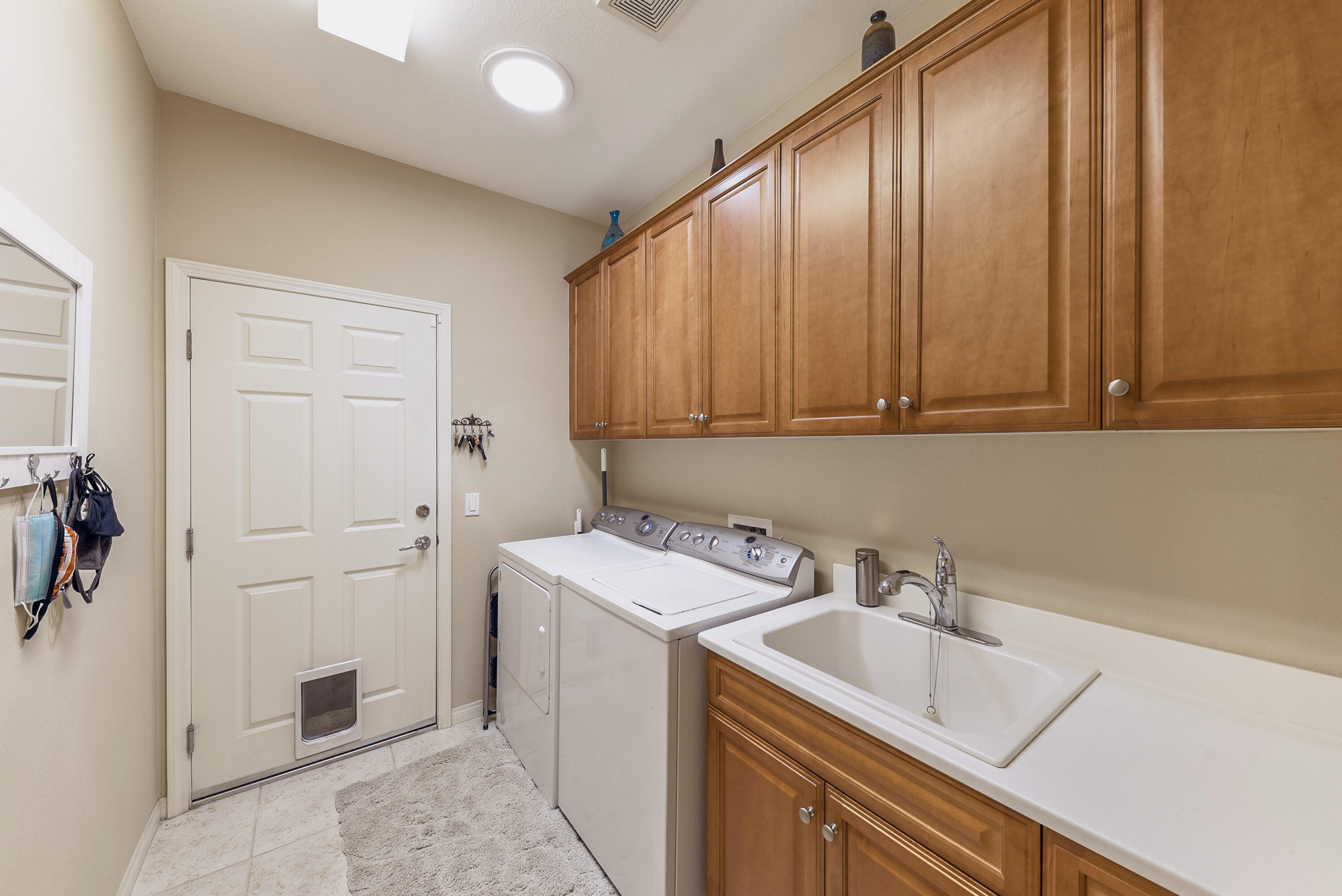 81190 Corte Del Olma Indio, CA 92203 - Photo 25 of 47 a utility room with a sink washer and dryer