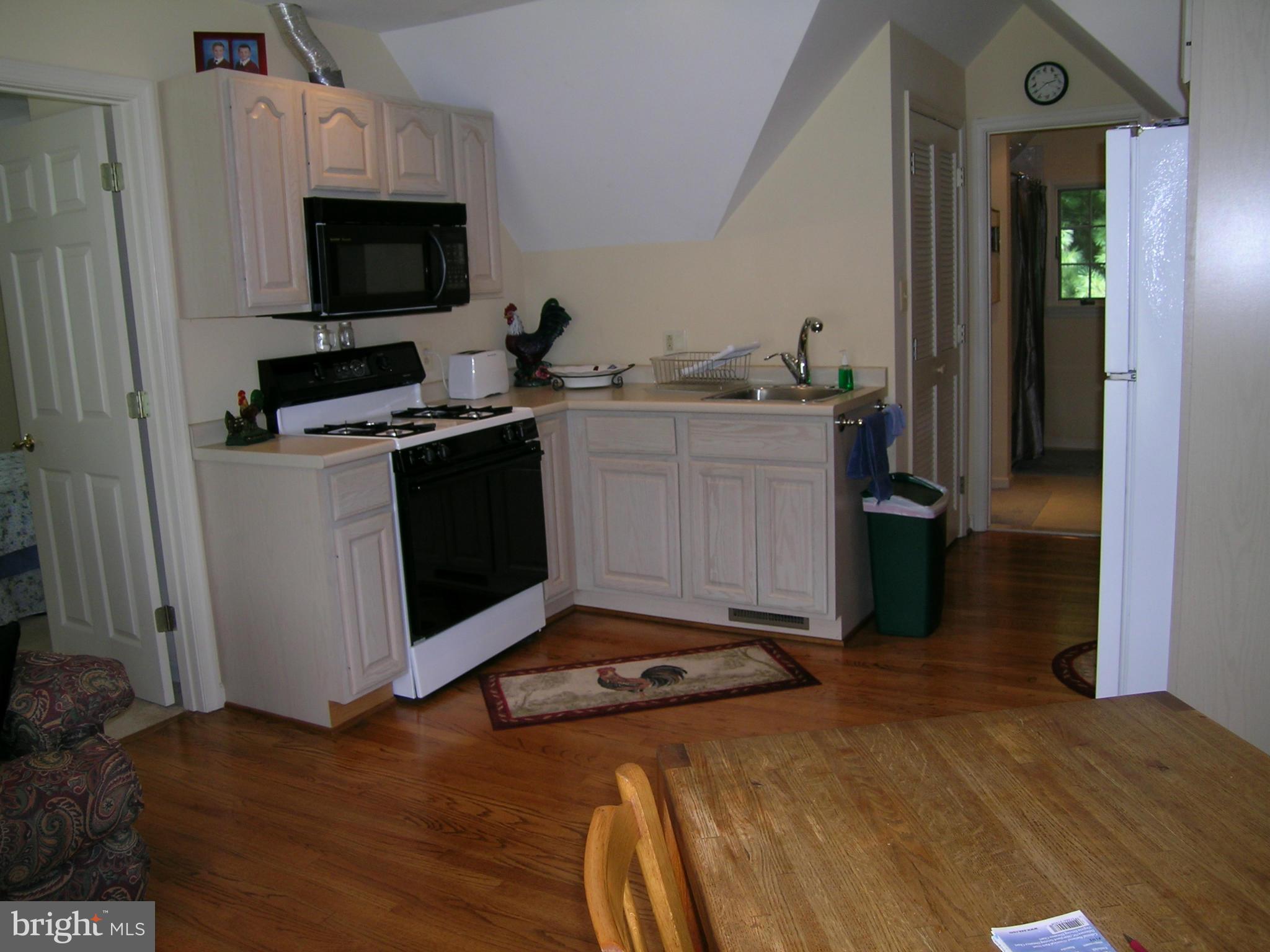 733 Utterback Store Road Great Falls, VA 22066 - Photo 4 of 27 Kitchen