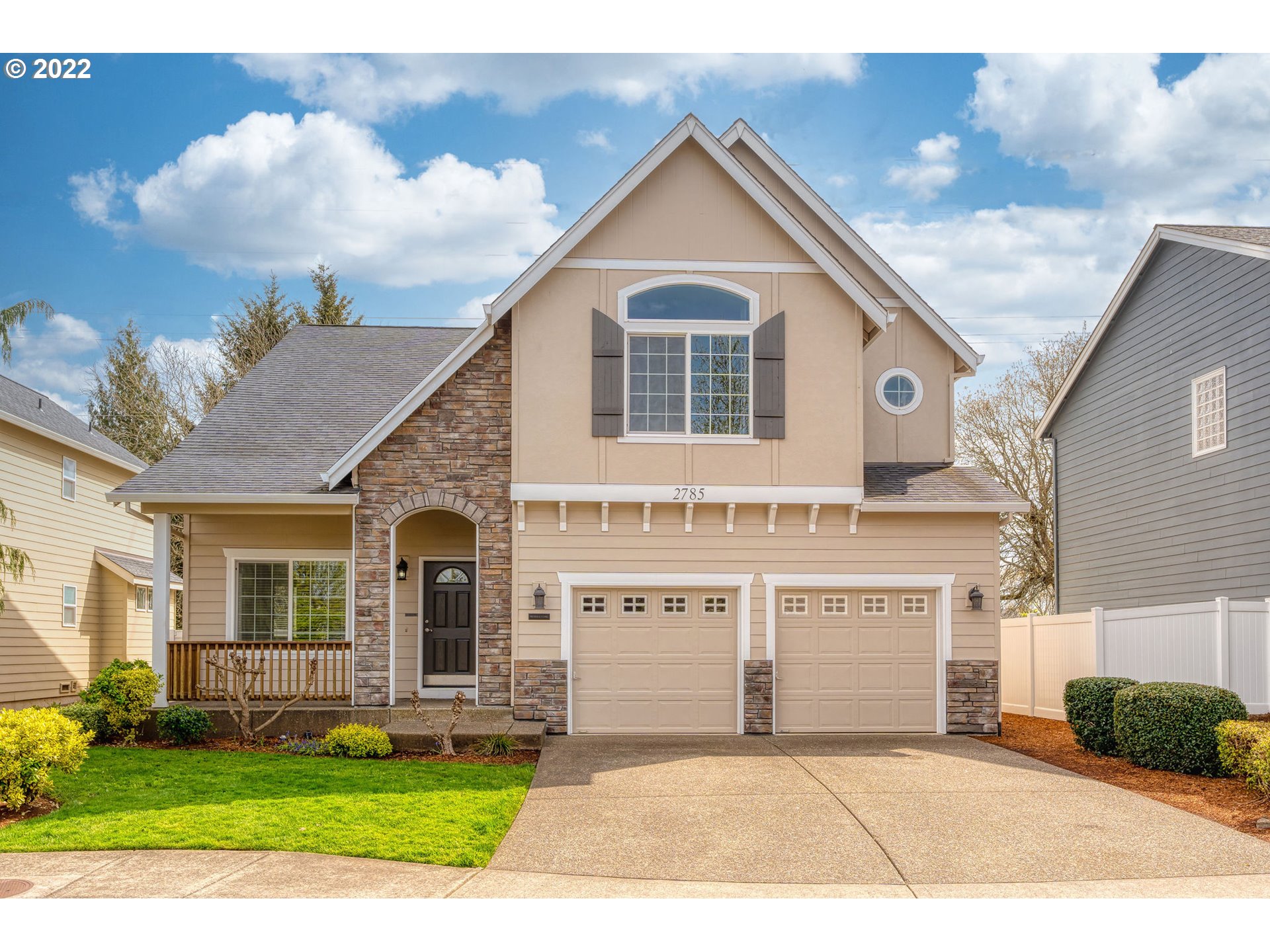 a view of a house with a yard and garage