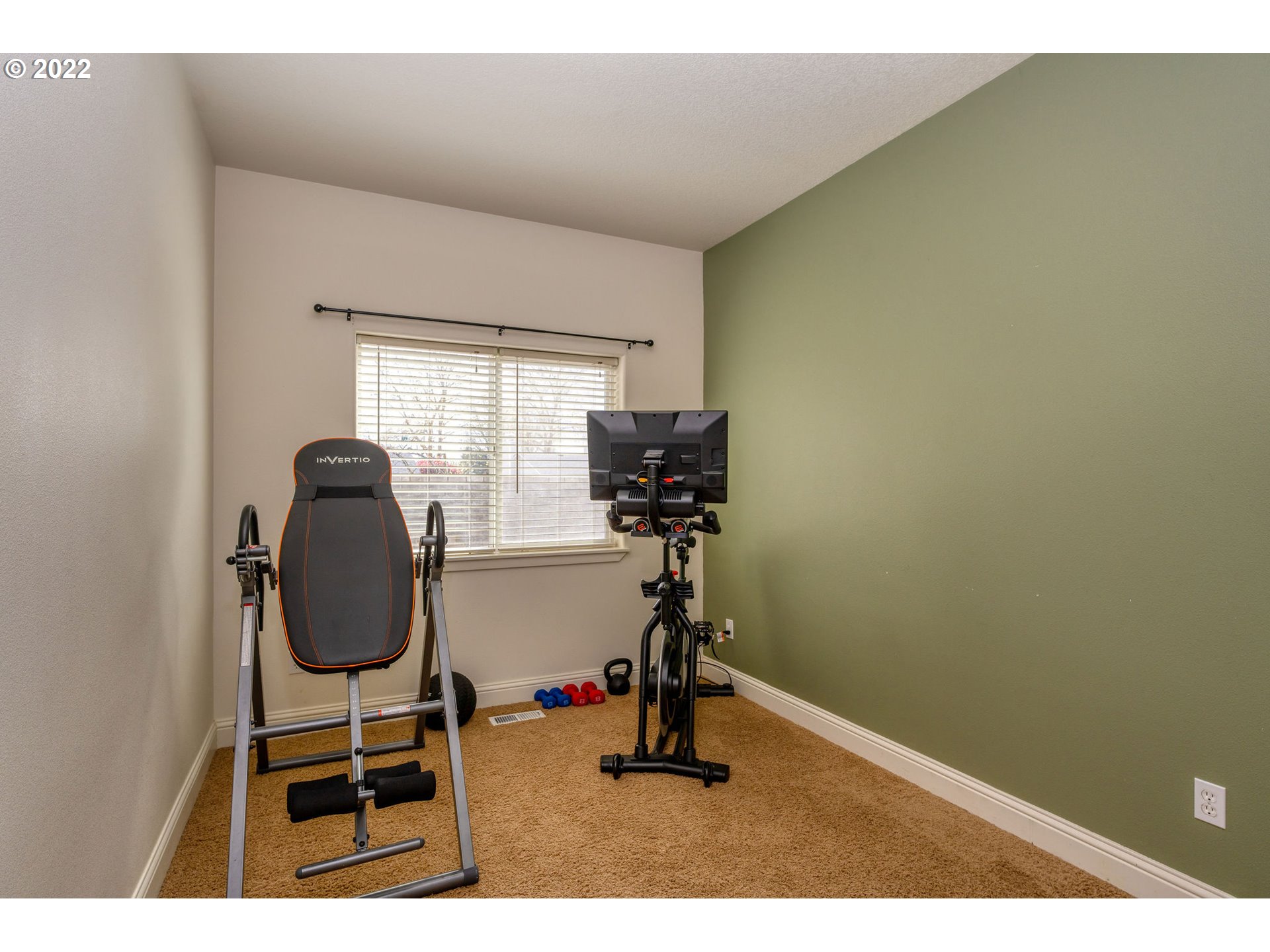 2785 North Fremont Street Cornelius, OR 97113 - Photo 20 of 32 a room with gym equipment and windows