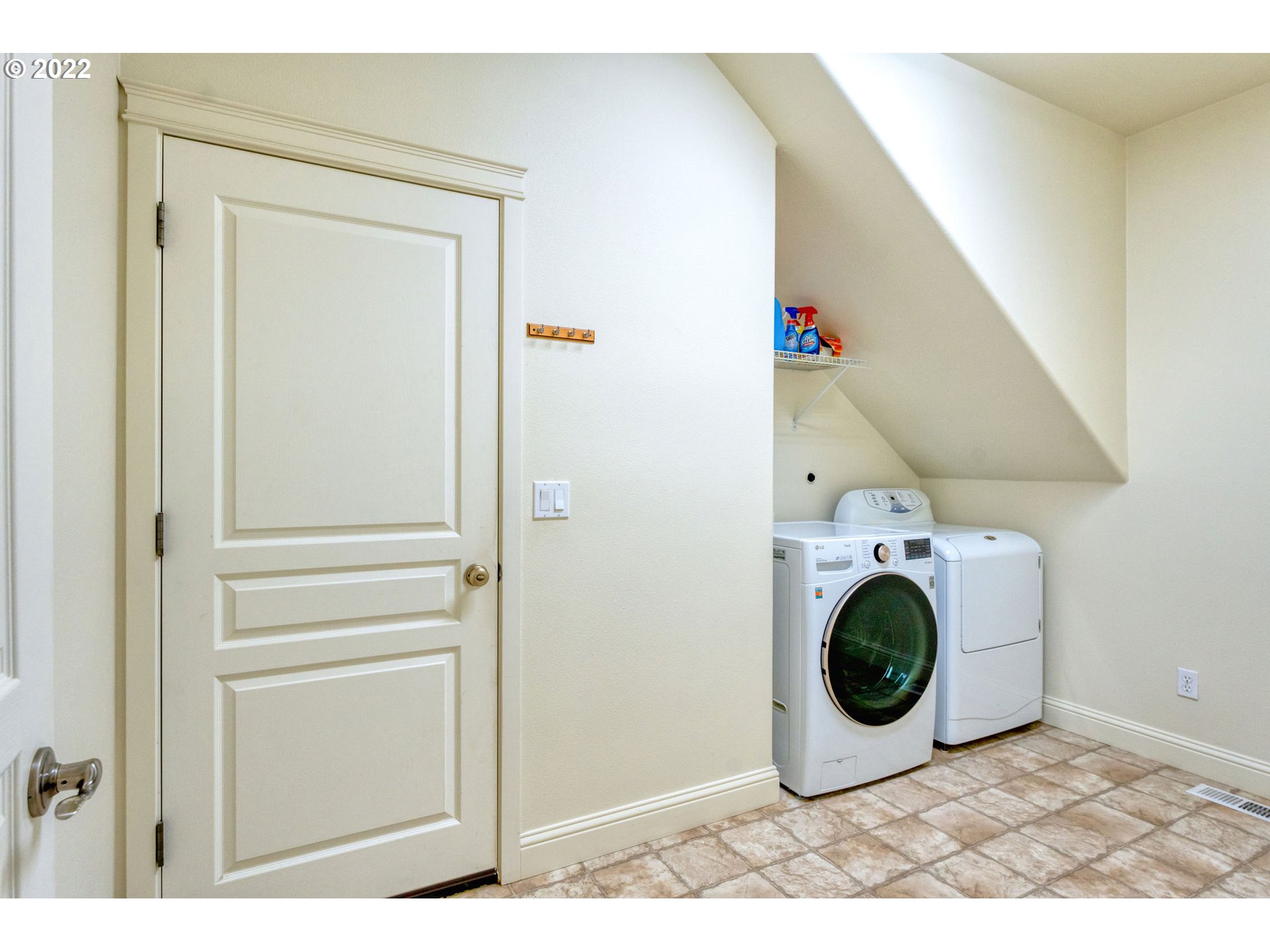 2785 North Fremont Street Cornelius, OR 97113 - Photo 24 of 32 a view of a hallway with washer and dryer