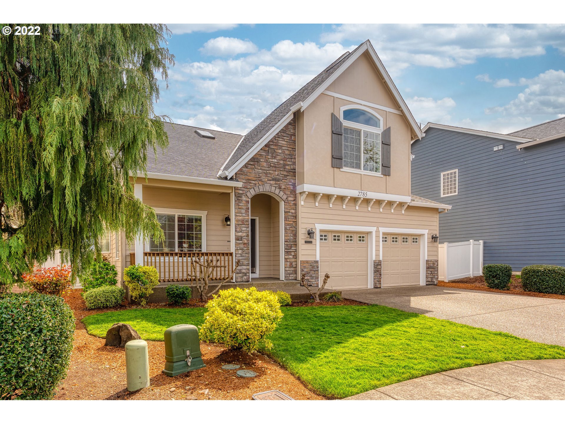 2785 North Fremont Street Cornelius, OR 97113 - Photo 3 of 32 a front view of a house with garden
