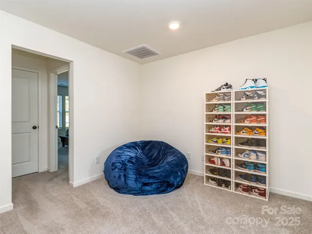 a view of room with empty shelves