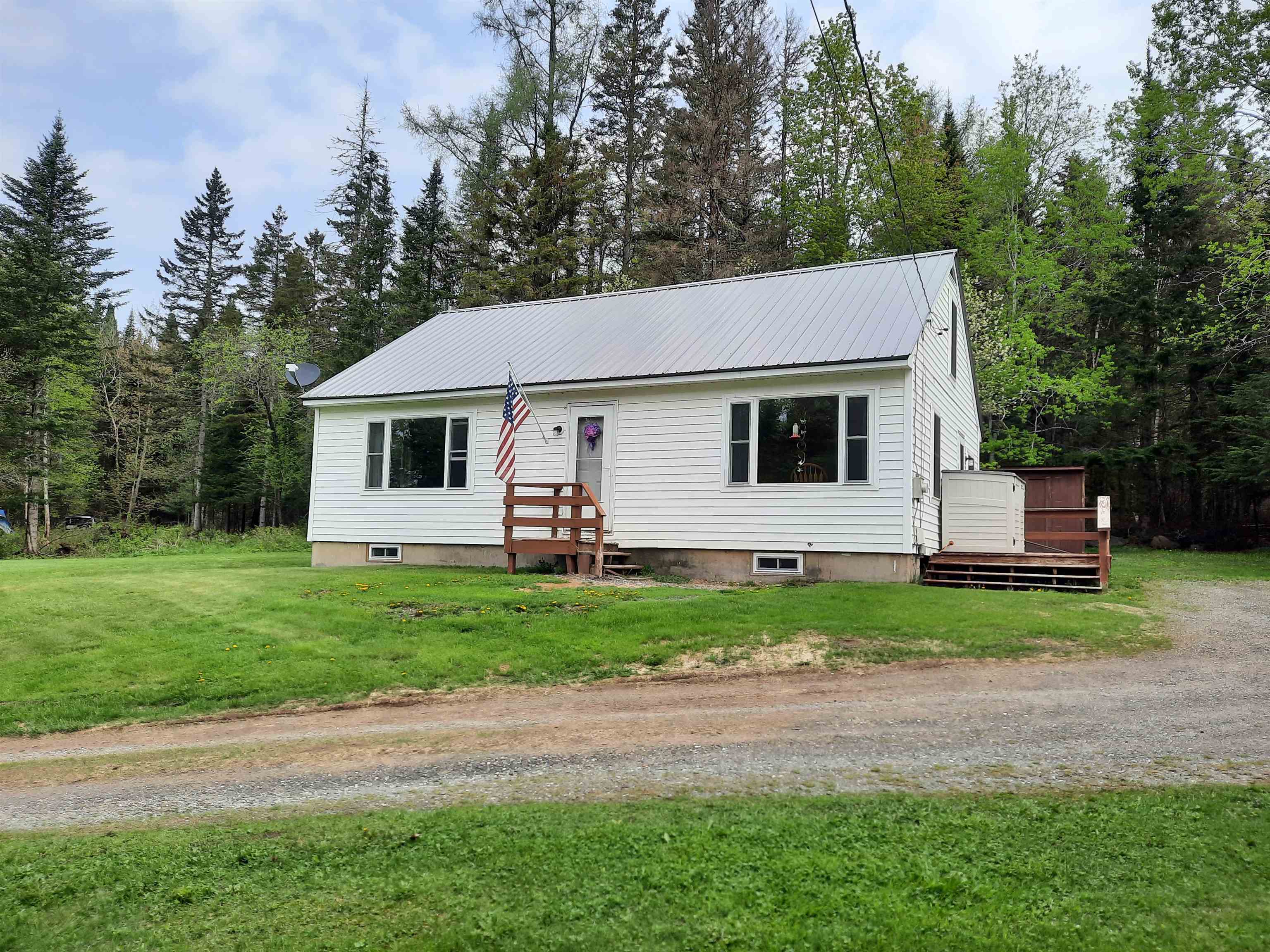 723 Back Lake Road Pittsburg, NH 03592 - Photo 2 of 40