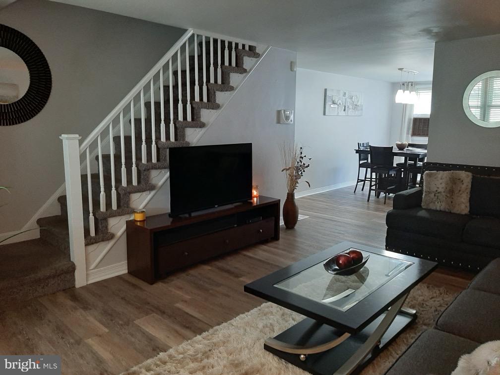 1030 South Lynbrook Road Collingdale, PA 19023 - Photo 4 of 19 Living room