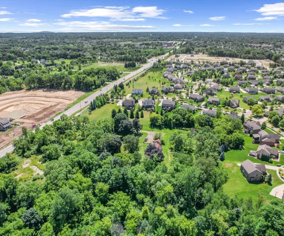 $945,000 | 27487 Pontiac Trail, South Lyon, MI 48178