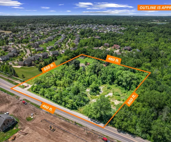 $945,000 | 27487 Pontiac Trail, South Lyon, MI 48178