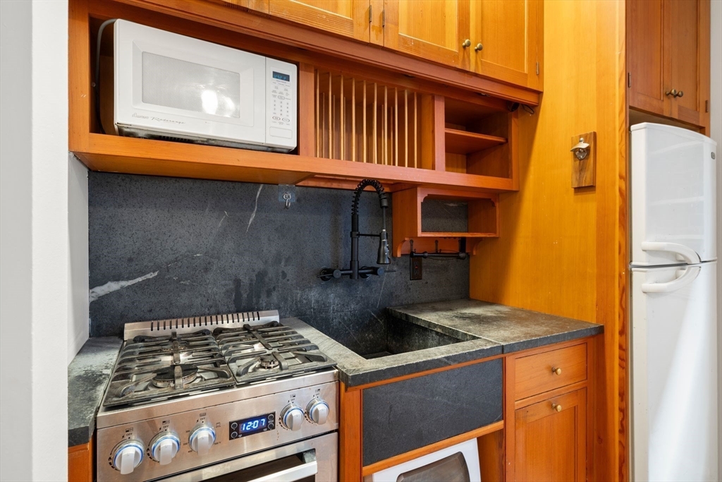 7 Unity Street, Unit 3 Boston, MA 02113 - Photo 8 of 25 a kitchen with a stove and a microwave