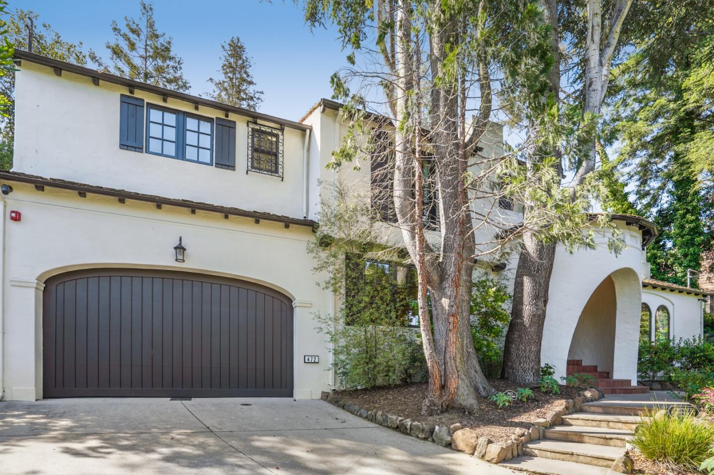 472 Edgewood Road San Mateo, CA 94402 - Photo 4 of 77 a front view of a house with garden