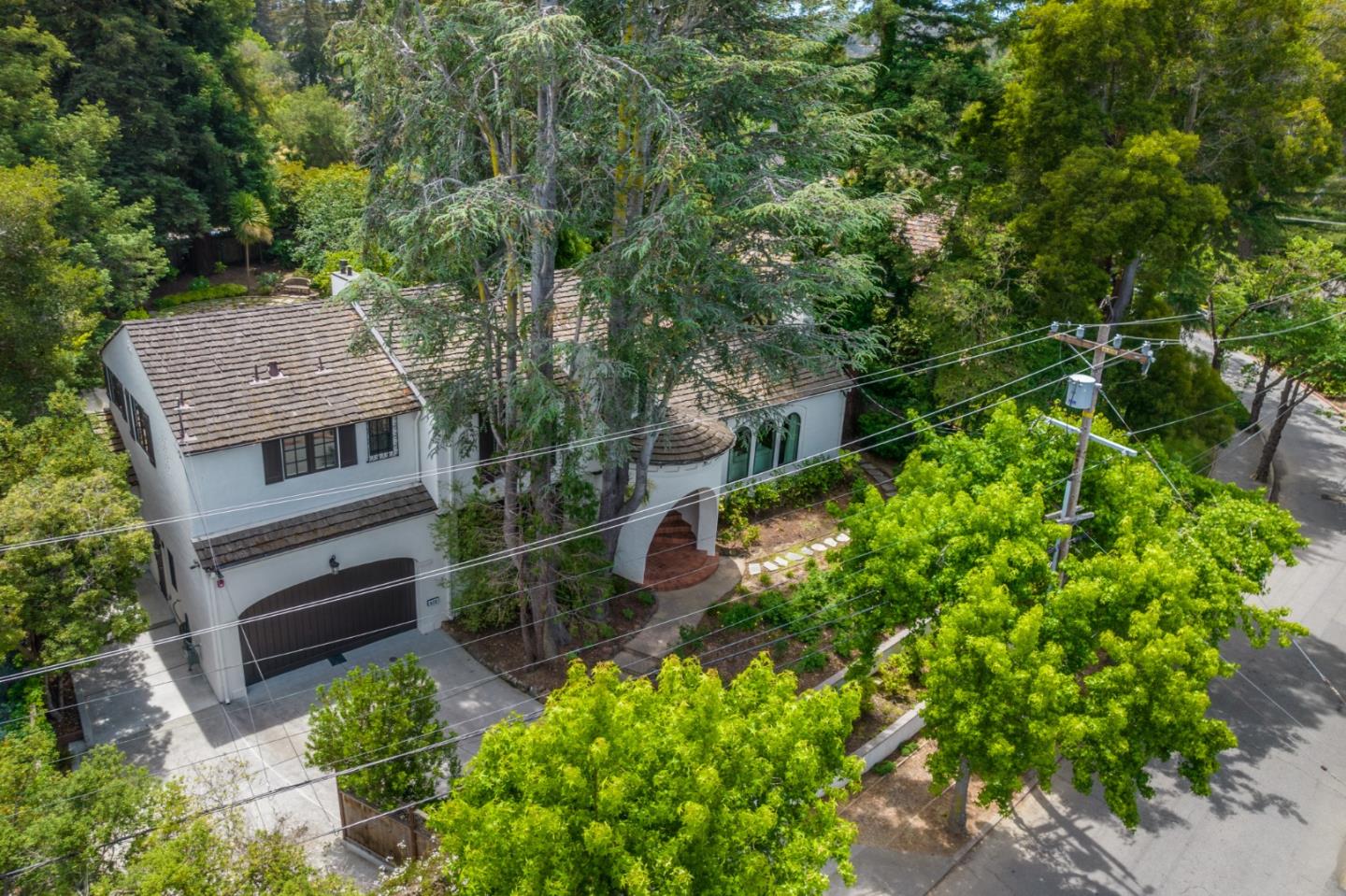 472 Edgewood Road San Mateo, CA 94402 - Photo 75 of 77 front view of a house with a yard