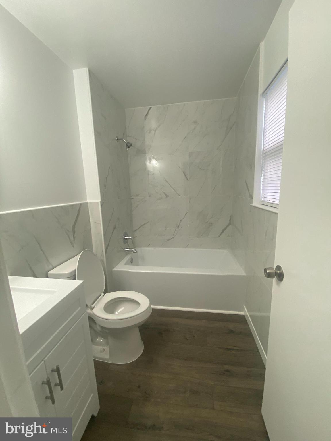 532 Cormorant Drive Voorhees, NJ 08043 - Photo 17 of 28 a bathroom with a bathtub and a toilet