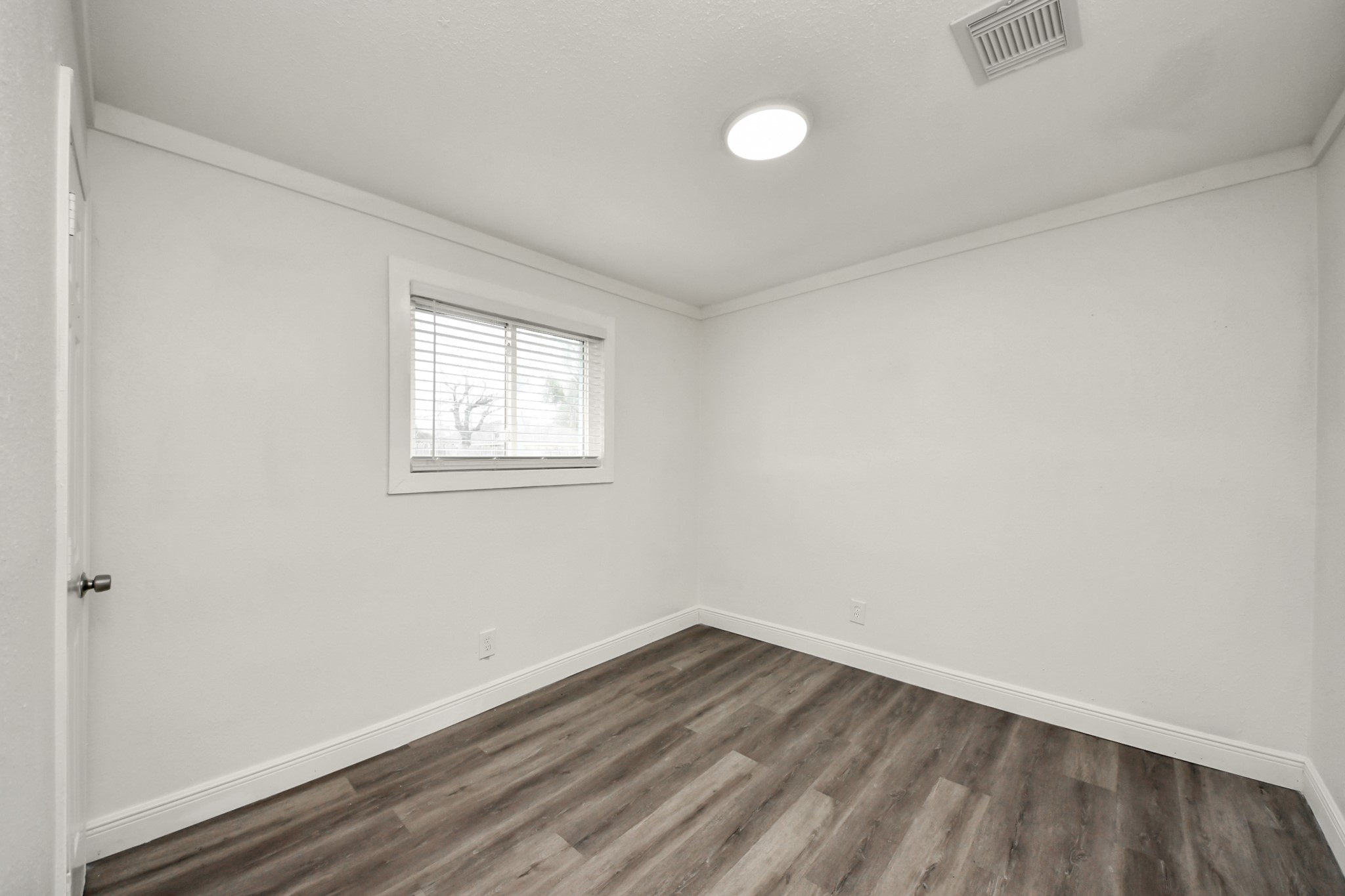 1139 Hartwick Road Houston, TX 77037 - Photo 26 of 38 an empty room with a window