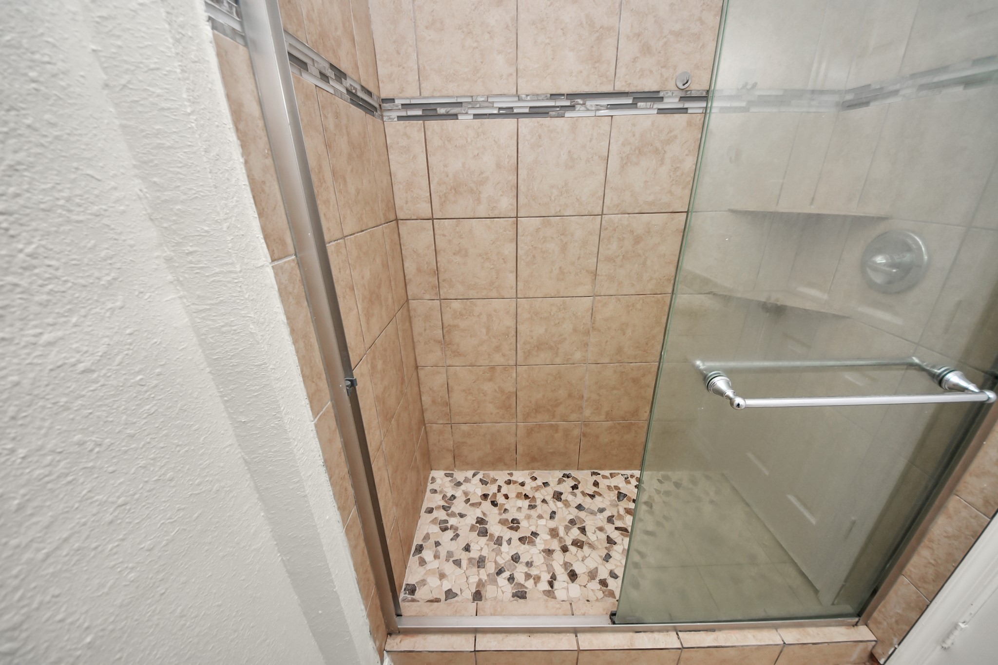 1139 Hartwick Road Houston, TX 77037 - Photo 37 of 38 a bathroom with a shower