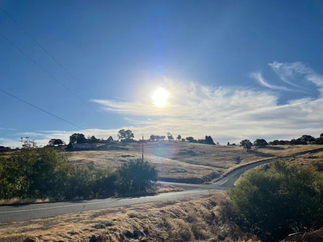 a view of a lake in middle of a city