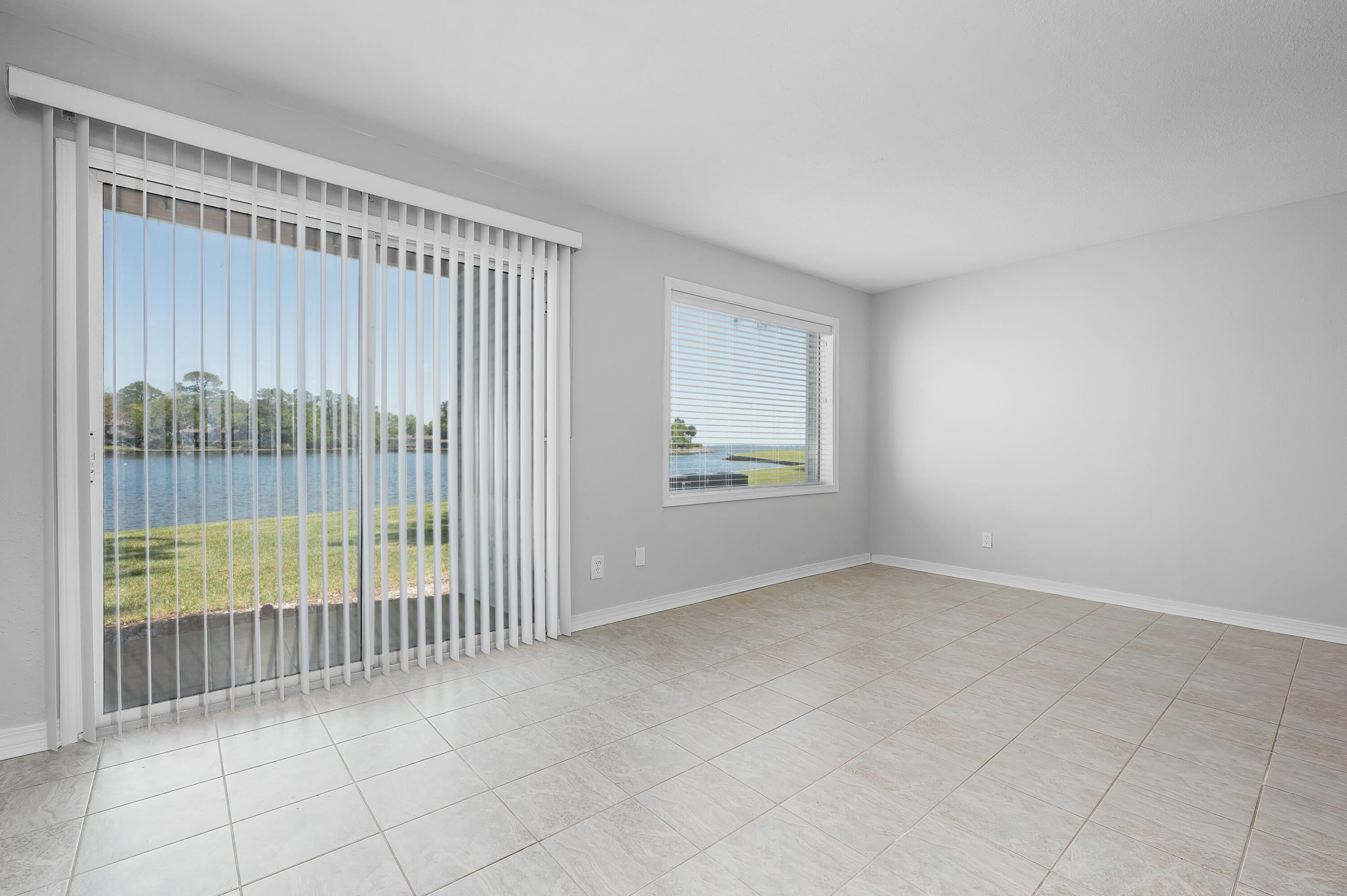 101 Old Ferry Road, Unit 29B Shalimar, FL 32579 - Photo 8 of 26 a view of an empty room and window