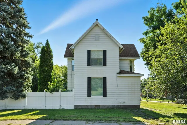 $150,000 | 320 16th Avenue North, Clinton, IA 52732