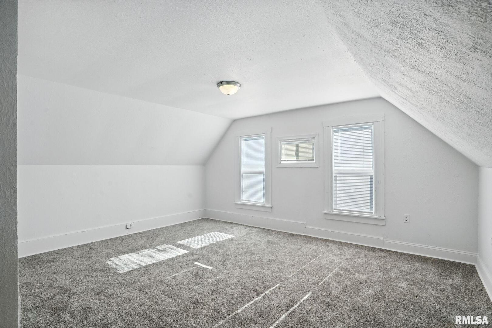 320 16th Avenue North Clinton, IA 52732 - Photo 19 of 26