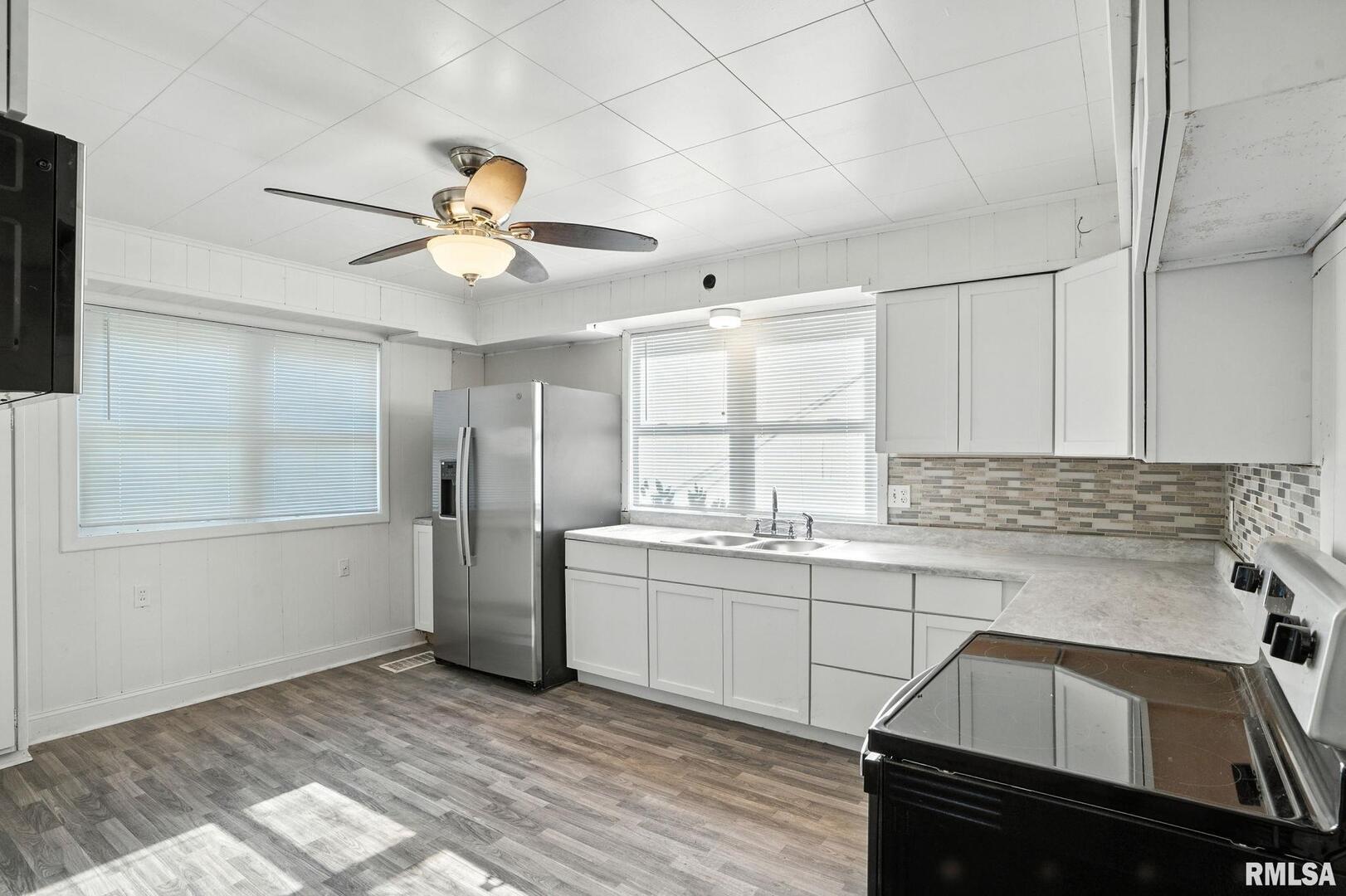 320 16th Avenue North Clinton, IA 52732 - Photo 10 of 26