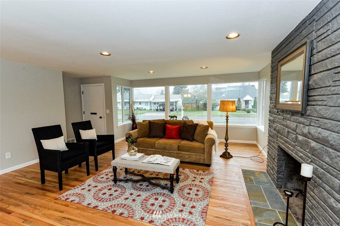 442 State Street Sumner, WA 98390 - Photo 2 of 24