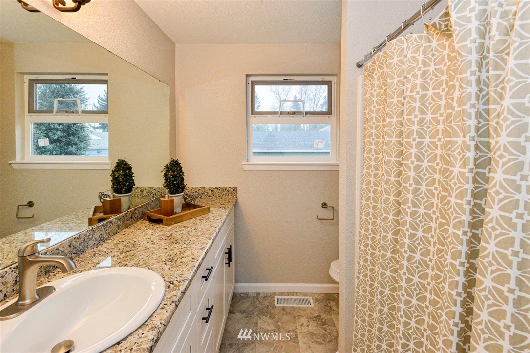 442 State Street Sumner, WA 98390 - Photo 11 of 24
