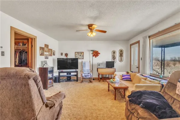 $885,000 | 8676 Appletree Road, Lexington, MO 64067