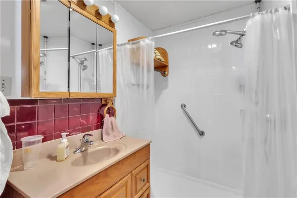 $885,000 | 8676 Appletree Road, Lexington, MO 64067