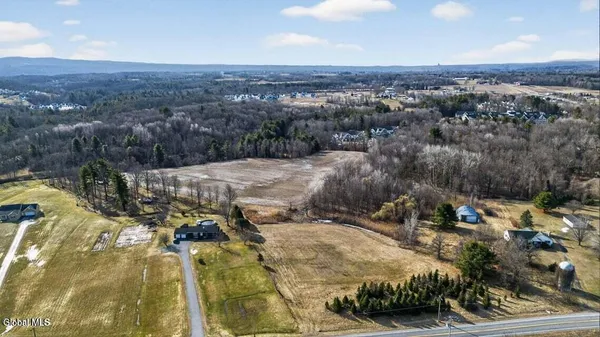 $1,200,000 | 264 Upper Newtown Road, Halfmoon, NY 12118