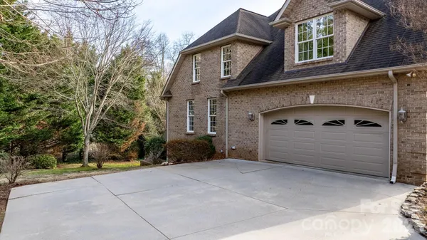 $849,000 | 2301 Willow Creek Drive, Newton, NC 28658