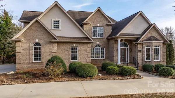$849,000 | 2301 Willow Creek Drive, Newton, NC 28658