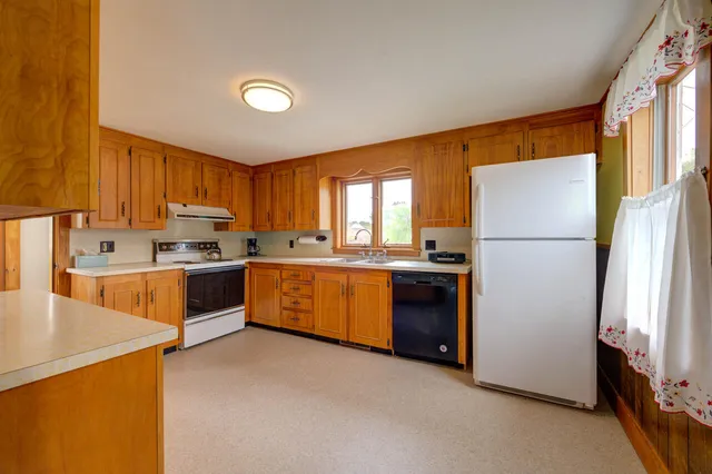 $296,000 | 173 Kalers Corner Street, Waldoboro, ME 04572