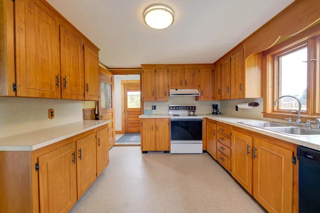 $296,000 | 173 Kalers Corner Street, Waldoboro, ME 04572