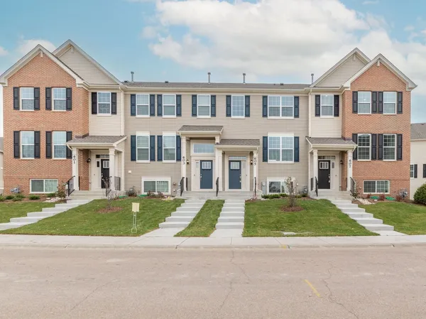 $2,750 | 605 Brook Court, Oswego, IL 60543