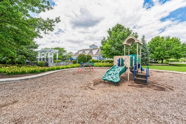 $2,750 | 605 Brook Court, Oswego, IL 60543