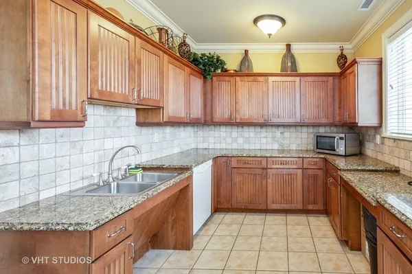 $2,750 | 605 Brook Court, Oswego, IL 60543