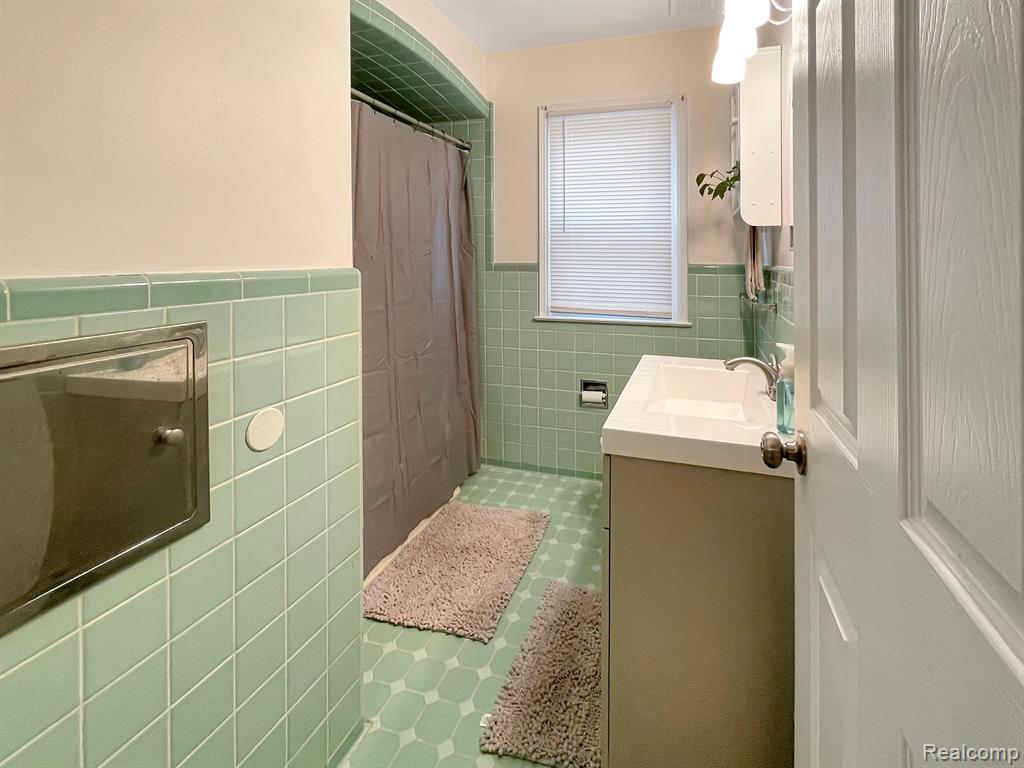 7431 Coolidge Street Center Line, MI 48015 - Photo 7 of 19