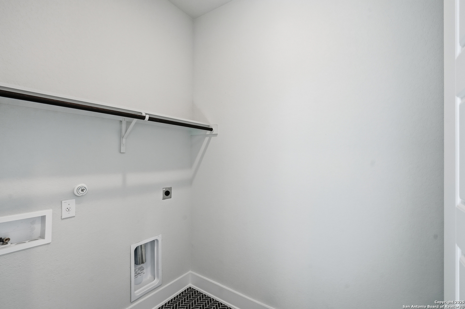 233 Sasparilla Boerne, TX 78006 - Photo 22 of 60 a view of small space