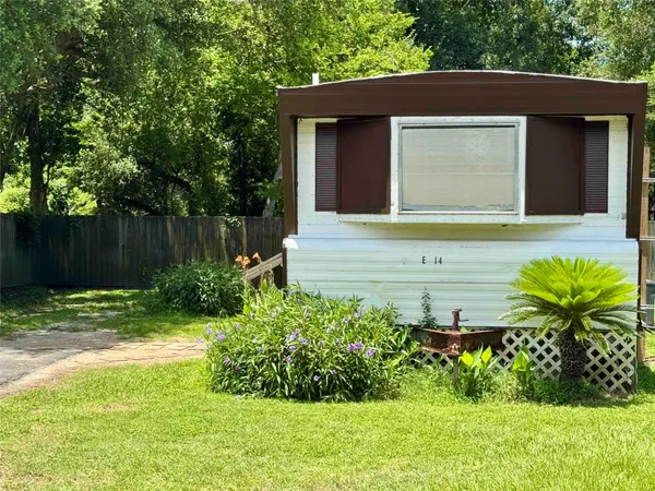 $1,100 | 1718 West Dumble Street, Unit 14, Alvin, TX 77511