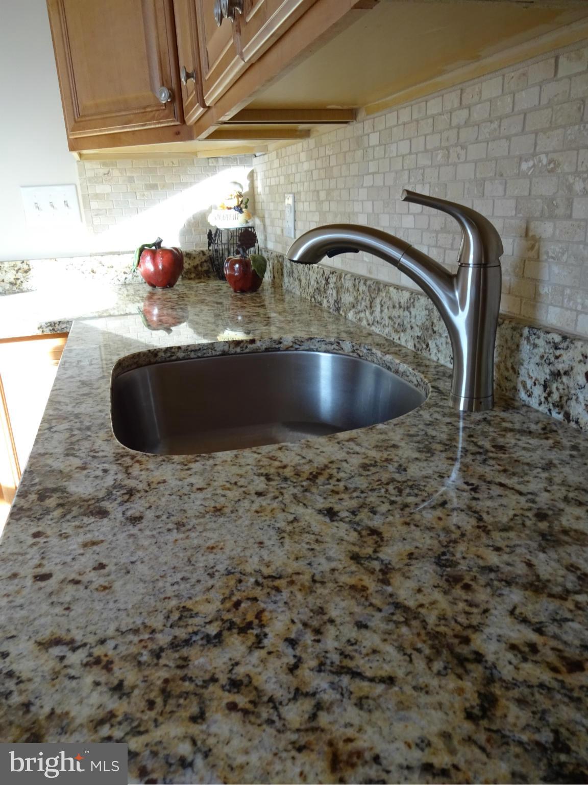 958 Martin Road Baltimore, MD 21221 - Photo 5 of 19 Kitchen offers Granite Counters