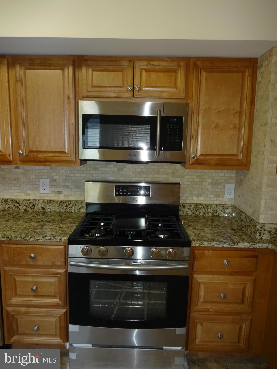 958 Martin Road Baltimore, MD 21221 - Photo 6 of 19 Kitchen Offers a New Gas Stove
