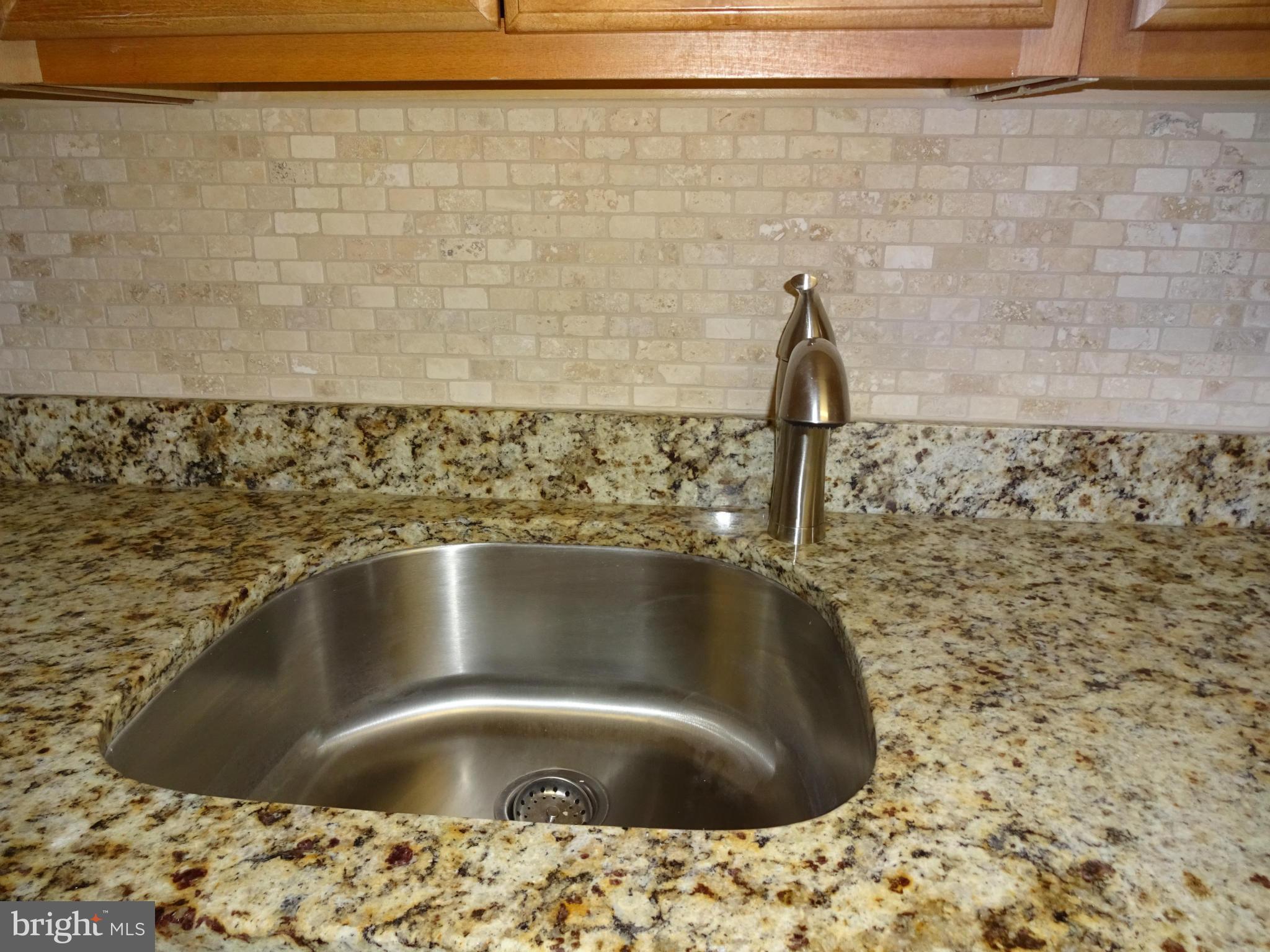 958 Martin Road Baltimore, MD 21221 - Photo 7 of 19 Kitchen w/ Stainless Steel Sink